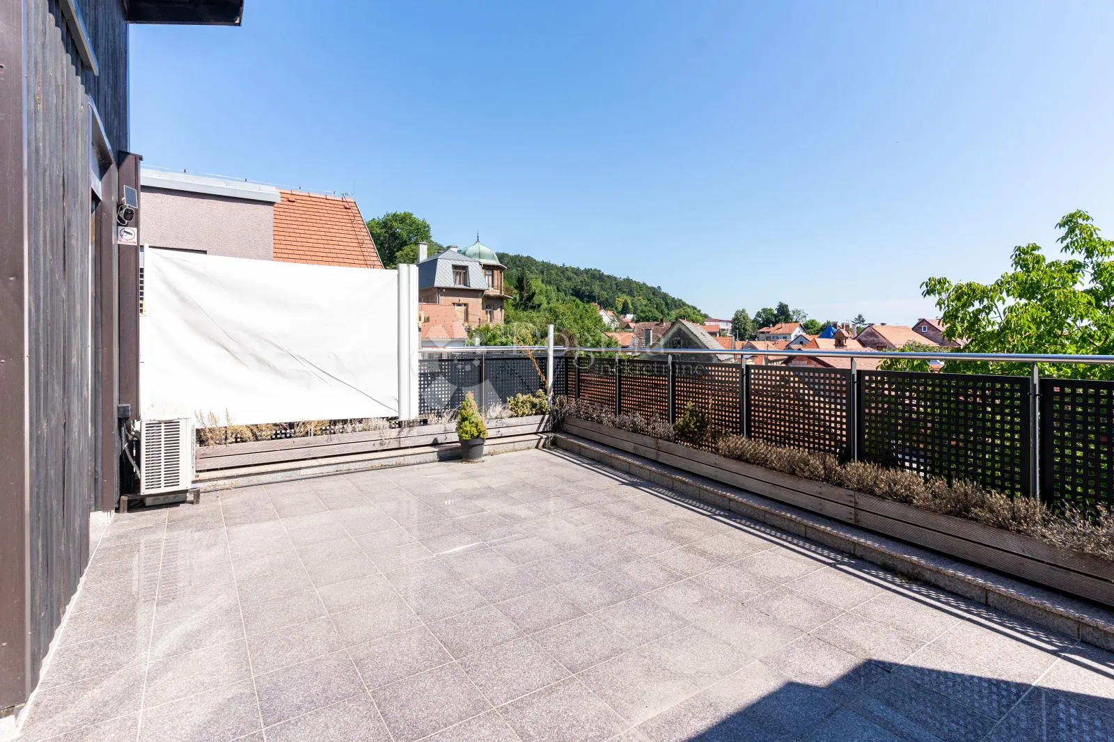 smart penthouse u centru samobora – terasa, garaža, lift, spa kupaonica - slika 13