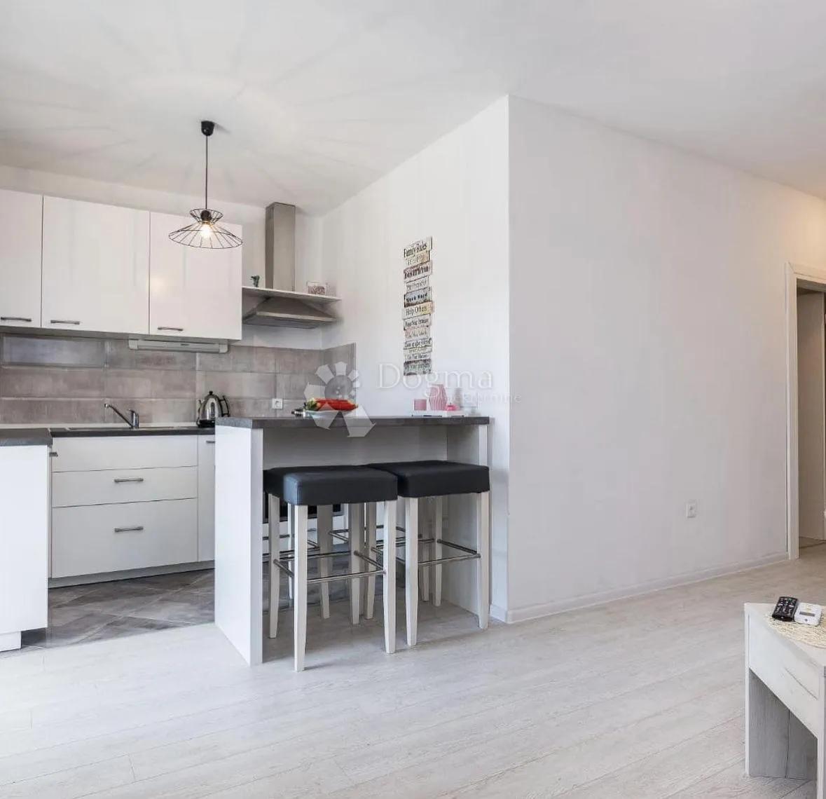 prodaje se kat kuće s dva moderno namještena apartmana centar vira - slika 19