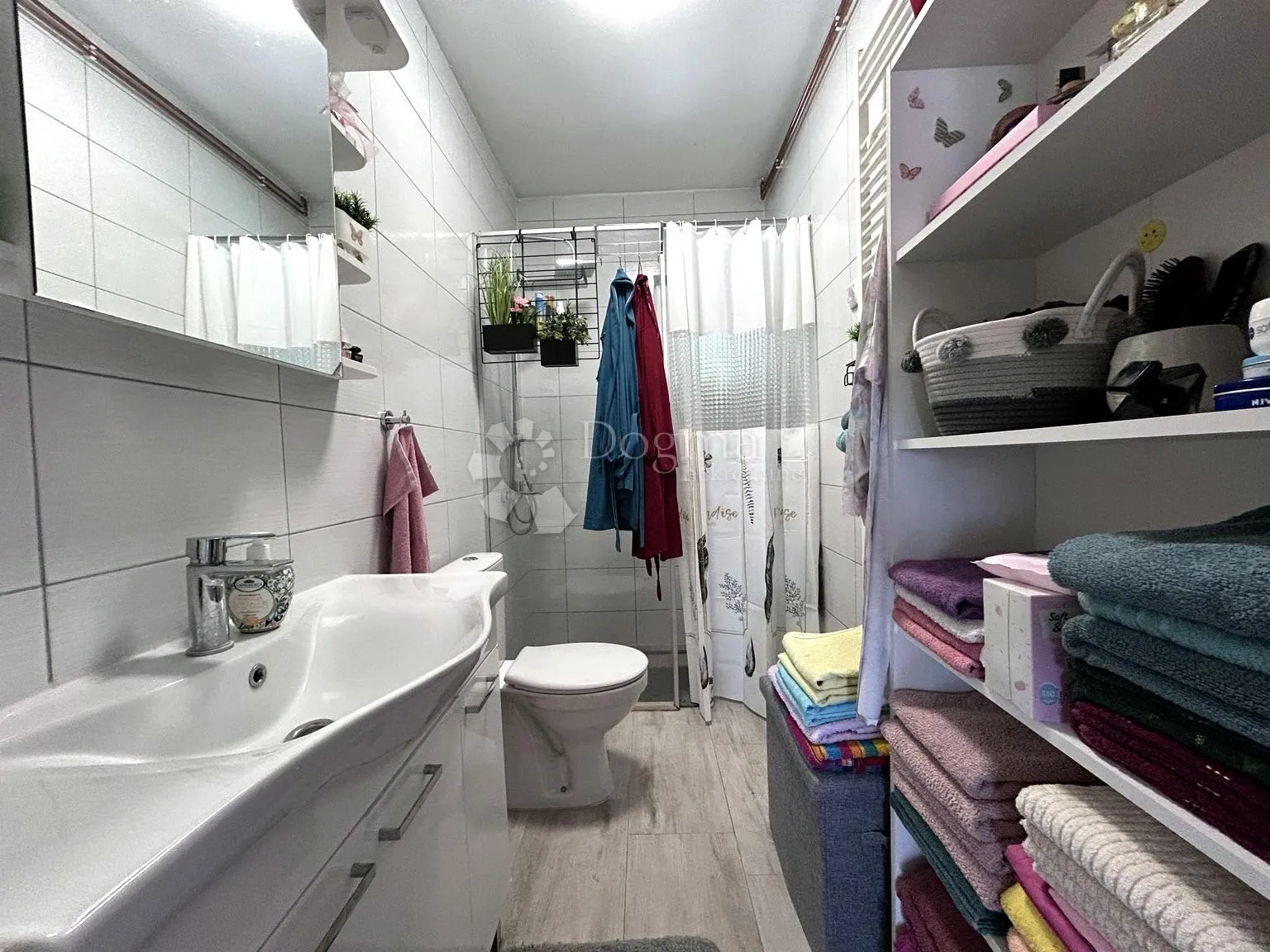 križ, obnovljena kuća bez ulaganja, 2 spavaće sobe, 1.199 m² okućnice - slika 12