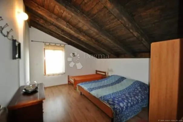 kuća sa velikom okućnicom - slika 12