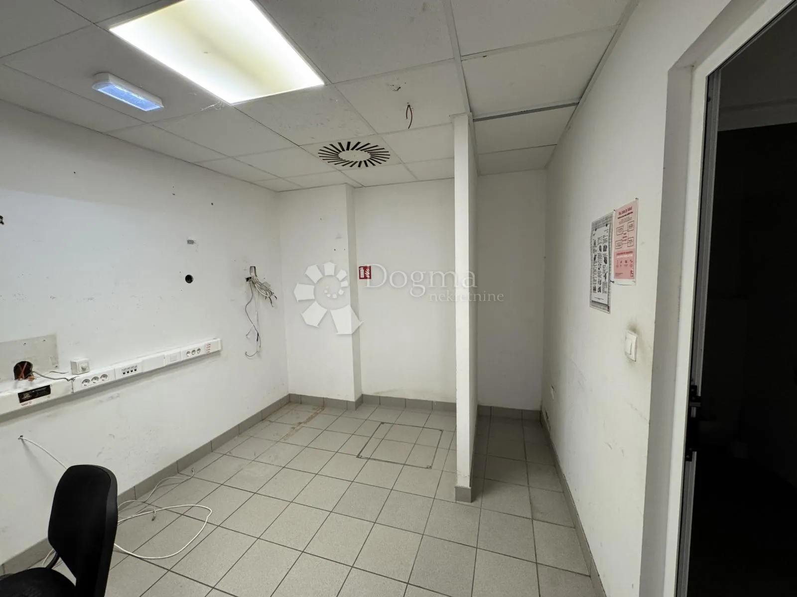 poslovni prostor u centru jastrebarskog - slika 5