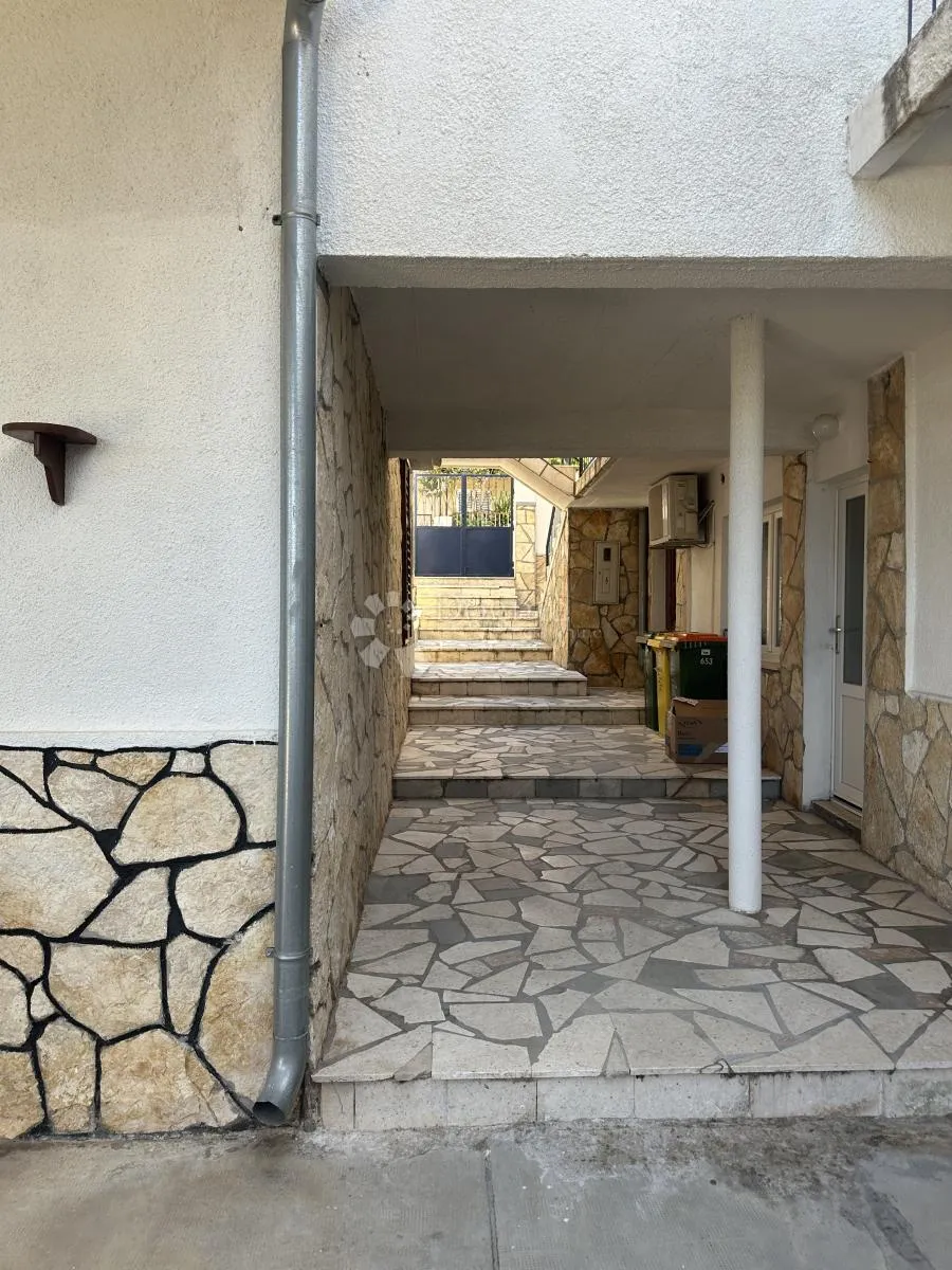 kuća s velikim potencijalom, prvi red do mora, tisno - slika 5