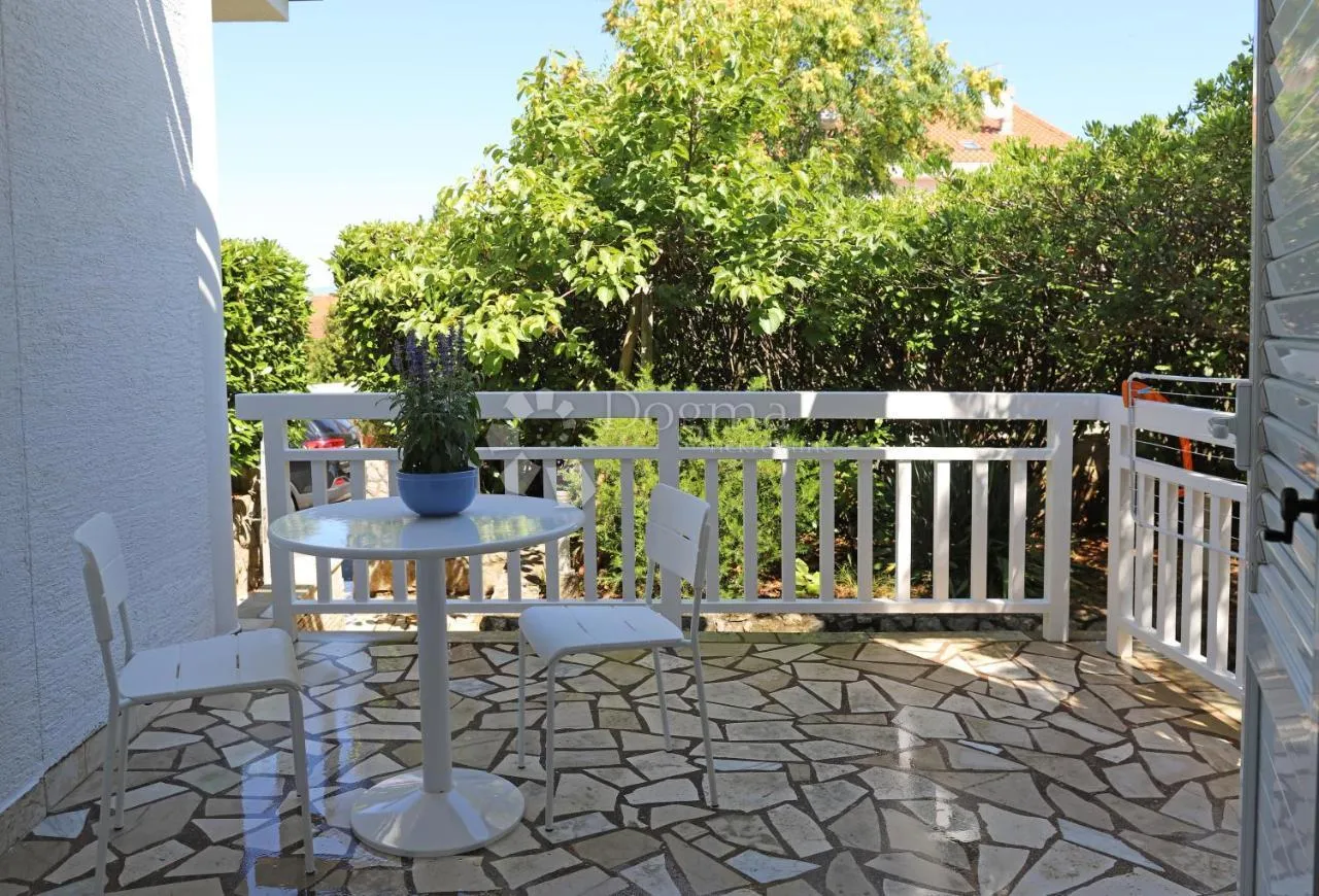 otok krk - malinska - apartmanska kuća - slika 11