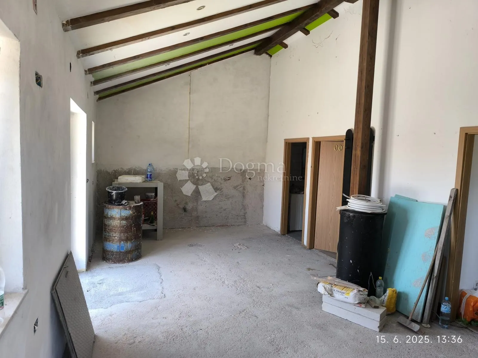 kuća s bazenom na 3000 m2 zemljišta - slika 4