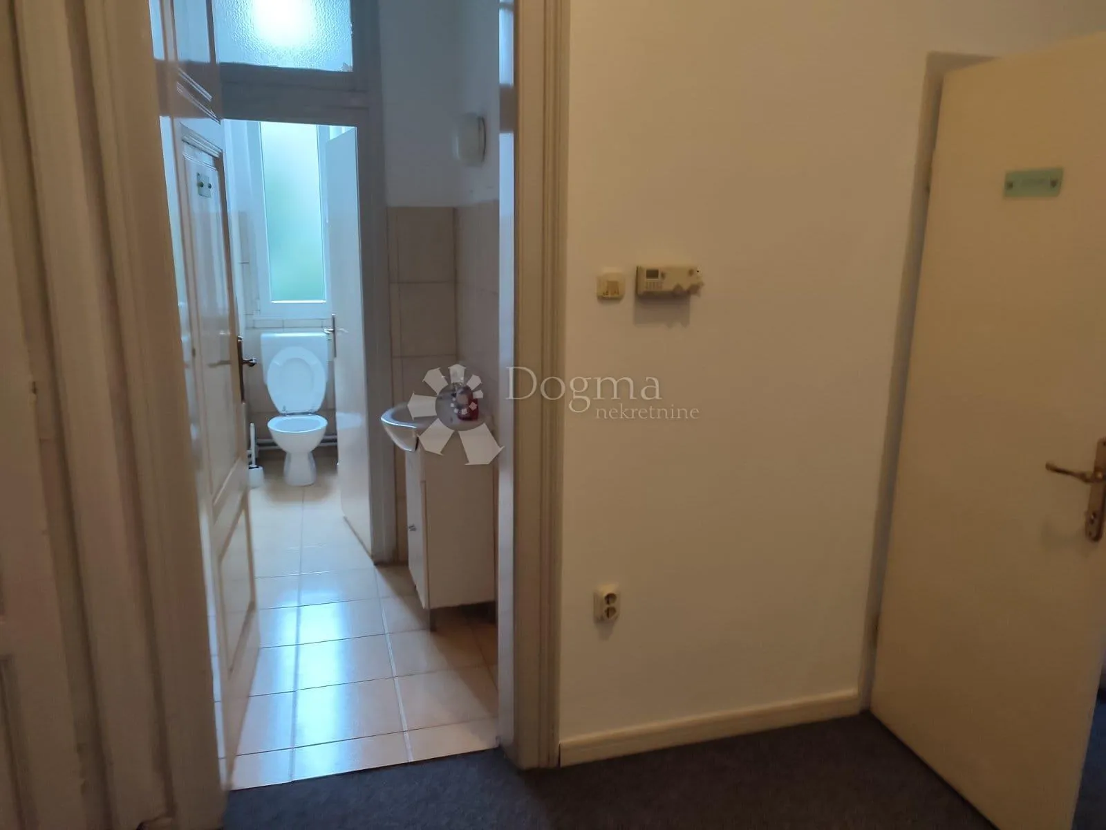 mlaka - odličan stan za život ili investiciju - slika 20