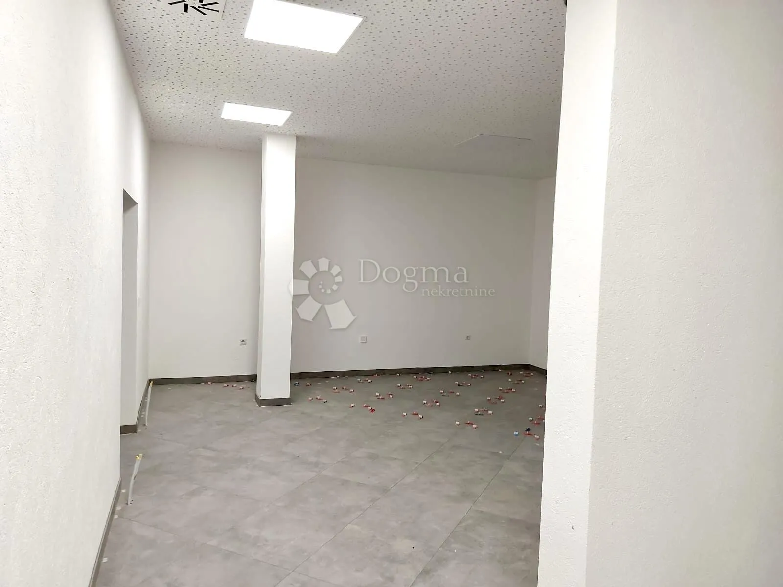sanski most, atraktivni poslovni prostor, 504,87 m2 - slika 8