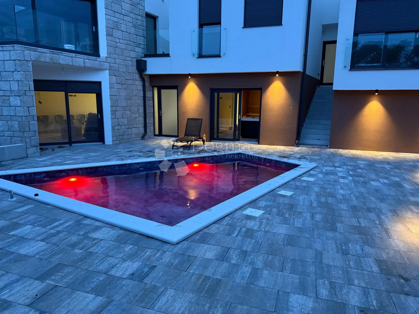pag, luksuzna vila s bazenom-80m od mora - slika 36
