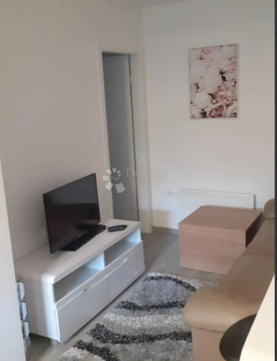 centar dubrave, uređena kuća sa 4 stana - slika 24