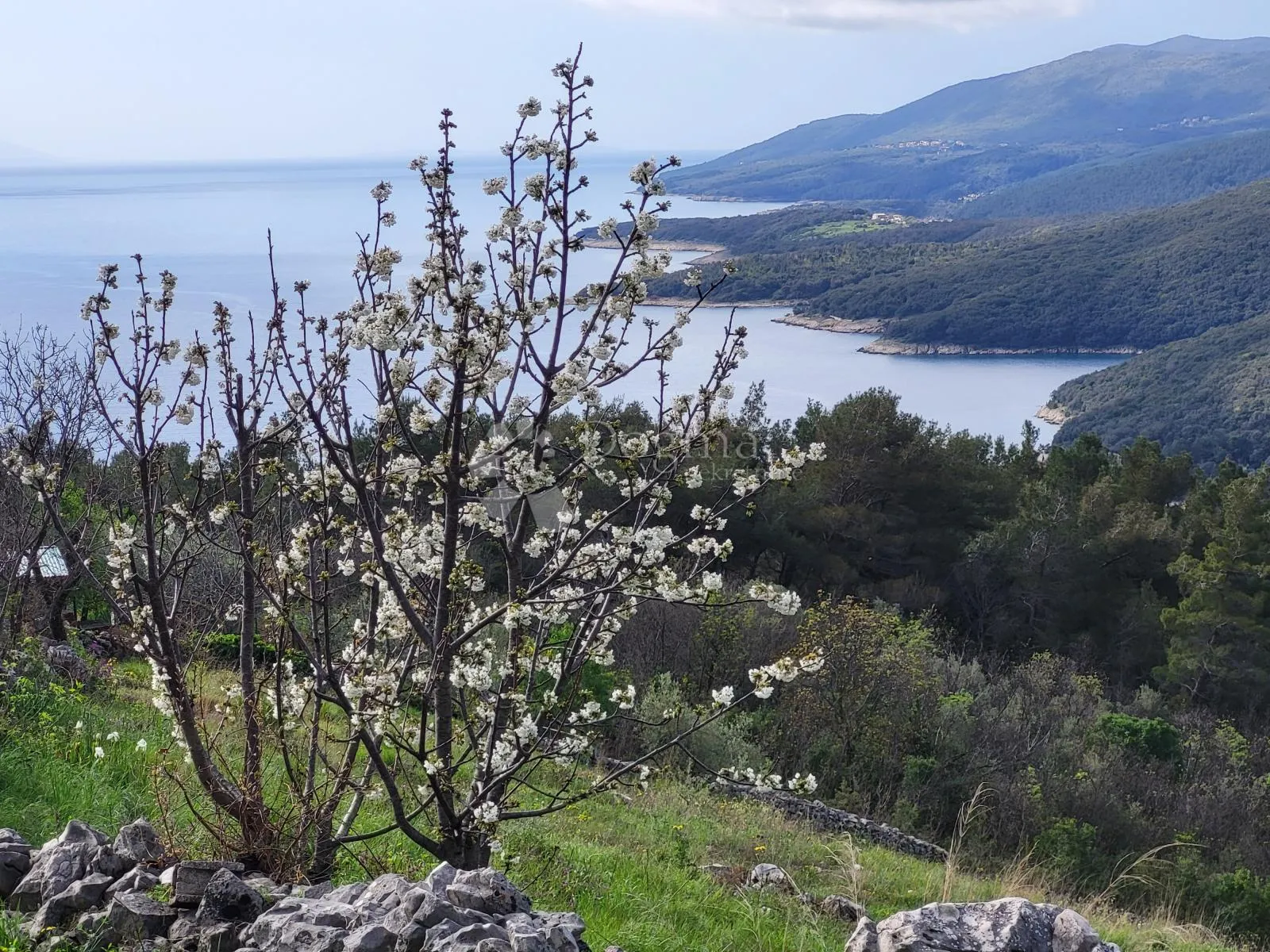 Građevinsko zemljište s panoramskim pogledom na more! - Rabac, Labin