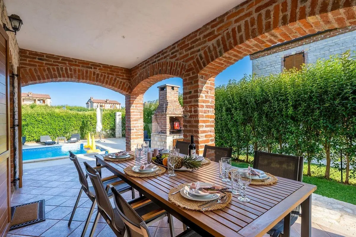 prekrasna vila s bazenom – idealna prilika za investiciju! - slika 4