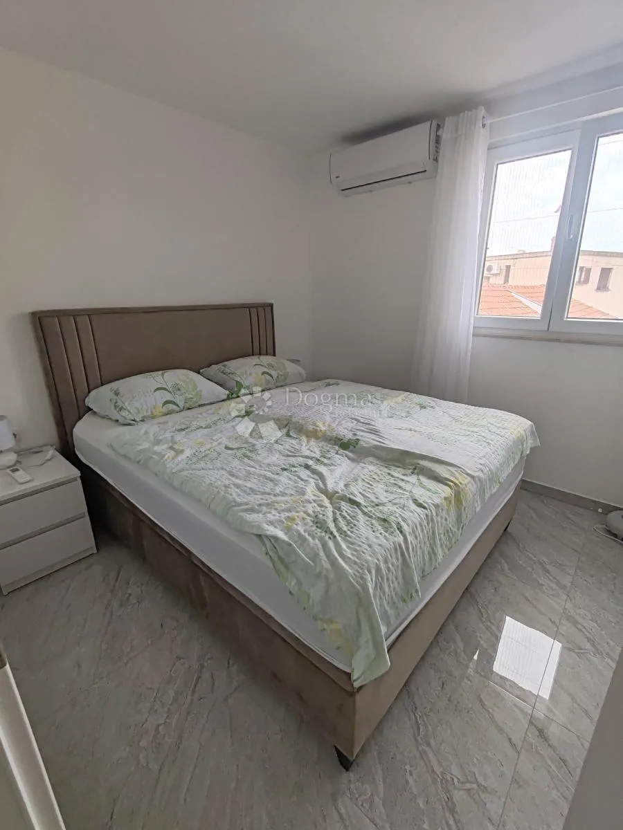 vodice - stan na prvom katu s pogledom na more - 150 metara od plaže - slika 15