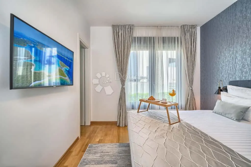vila s bazenom u strožancu - slika 19