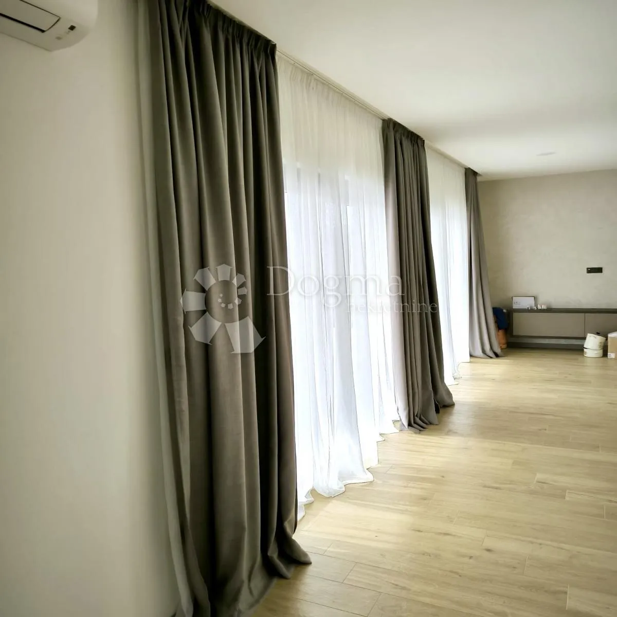 vila u blizini rovinja sa imanjem - slika 26