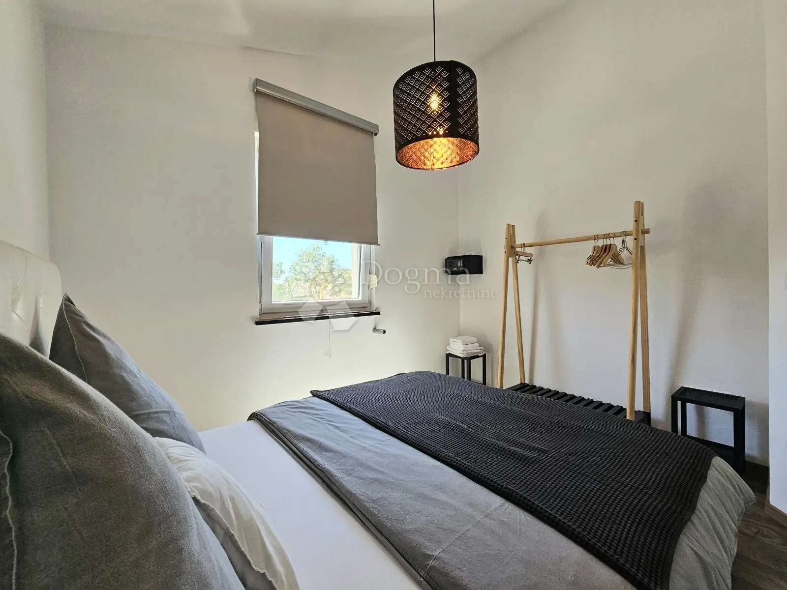 apartmanska kuća (4 jedinice) spremna za turizam - slika 28
