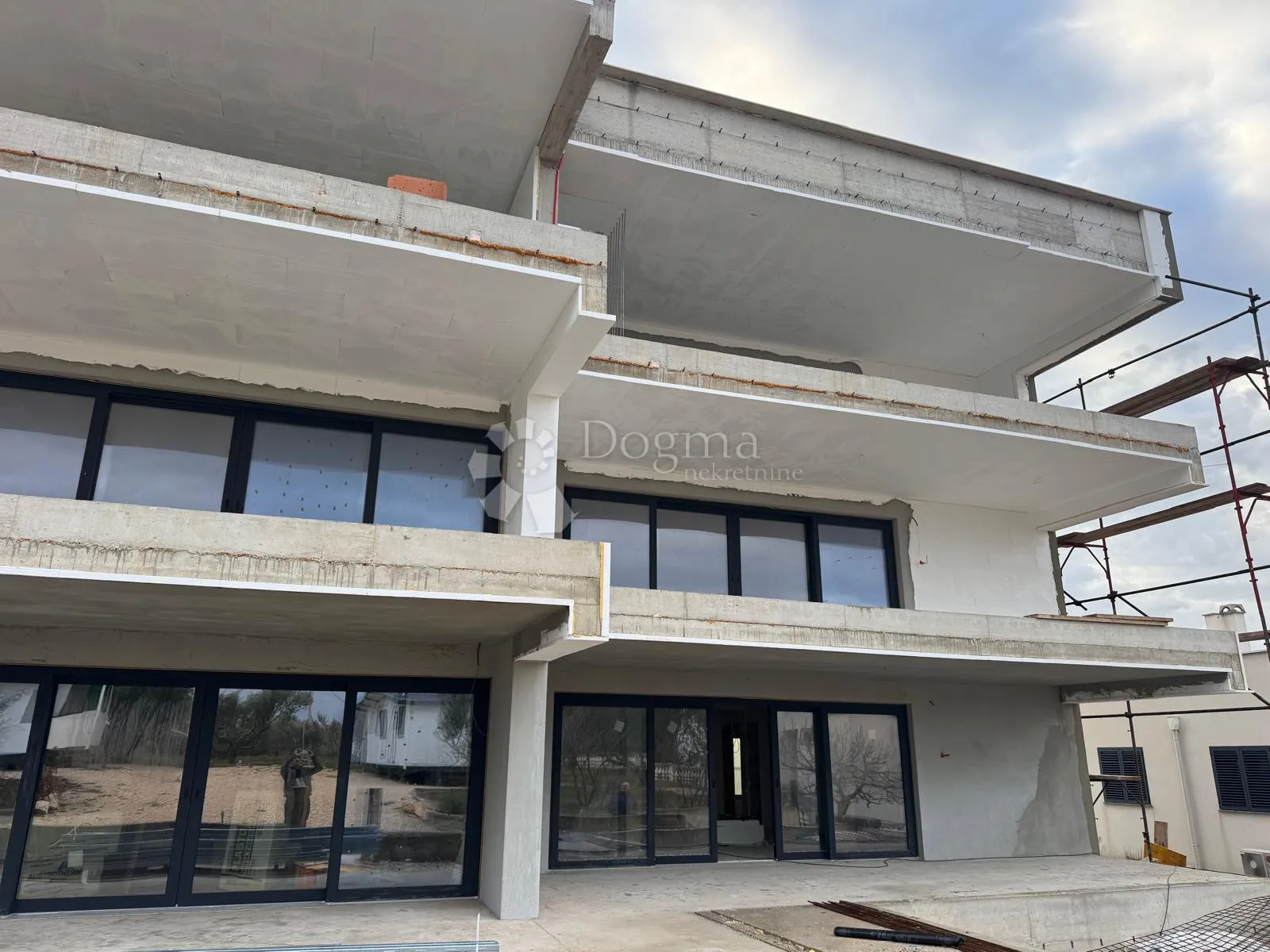 ekskluzivni penthouse uz more, terasa 120 m² - slika 2