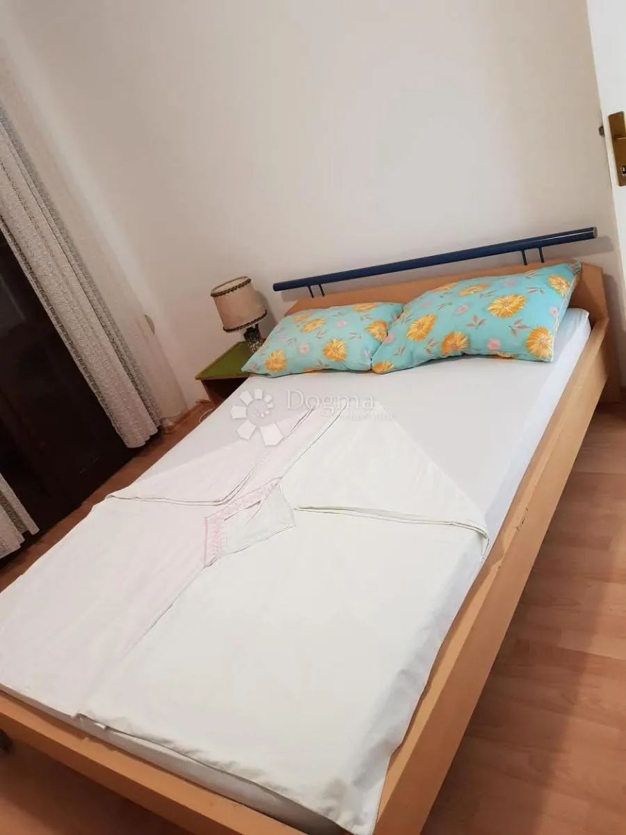 kuća dvojna gornji karin , pogled na more - slika 9