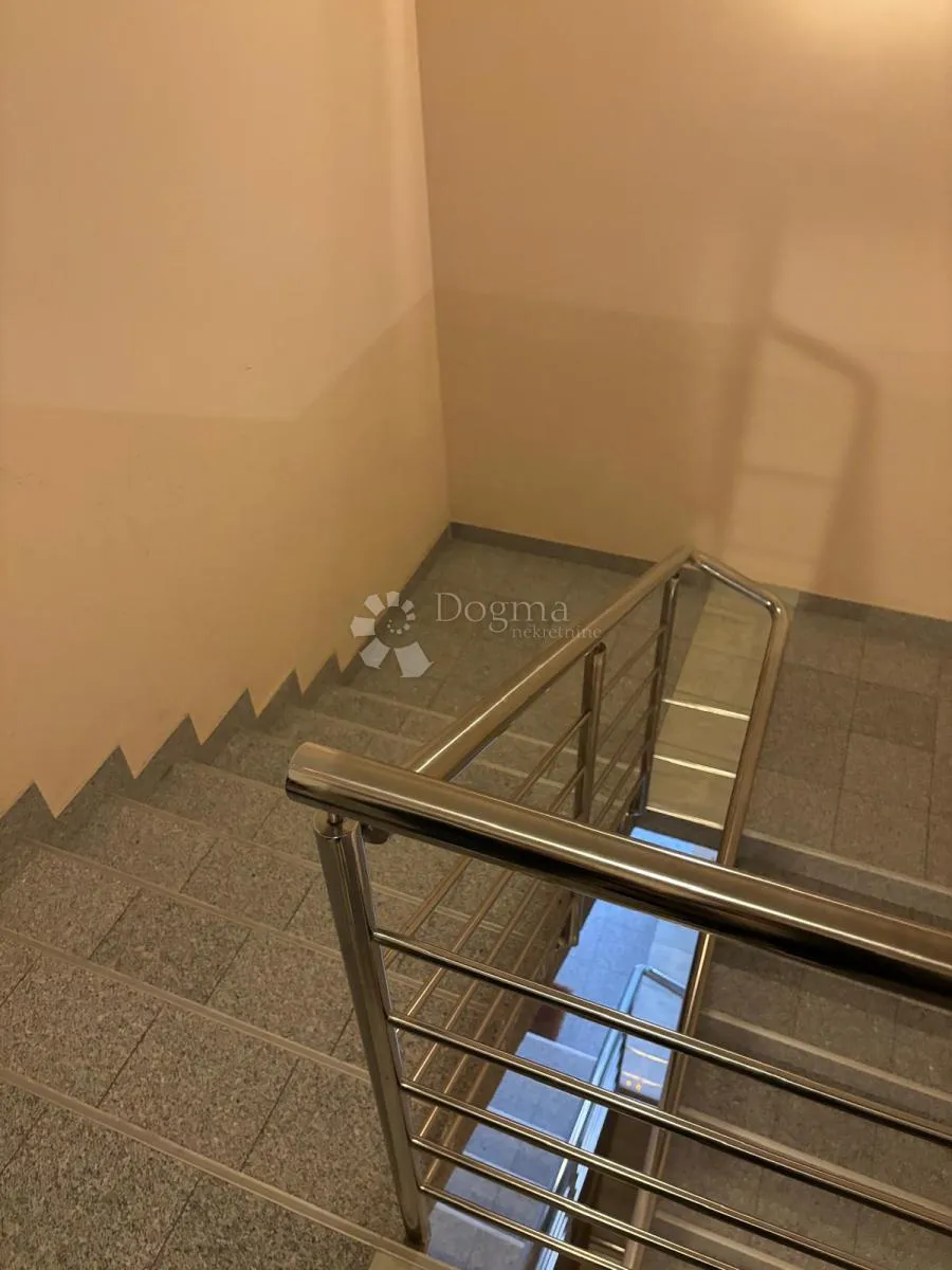 iznajmljuje se funkcionalan poslovni prostor – 120 m² - slika 4