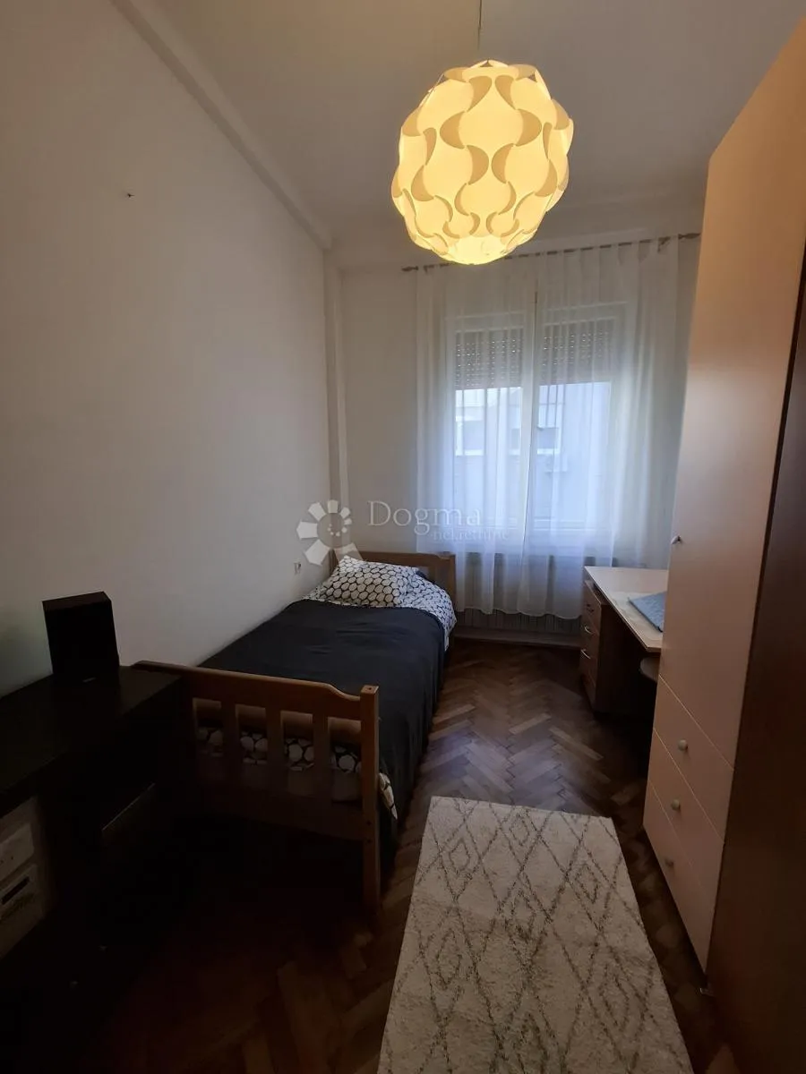 prostran 4s stan u širem centru – idealno za najam - slika 8