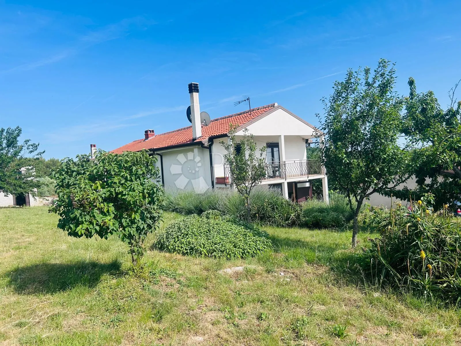prilika!kuća s dva stana + 8153 okućnice - buje - slika 21