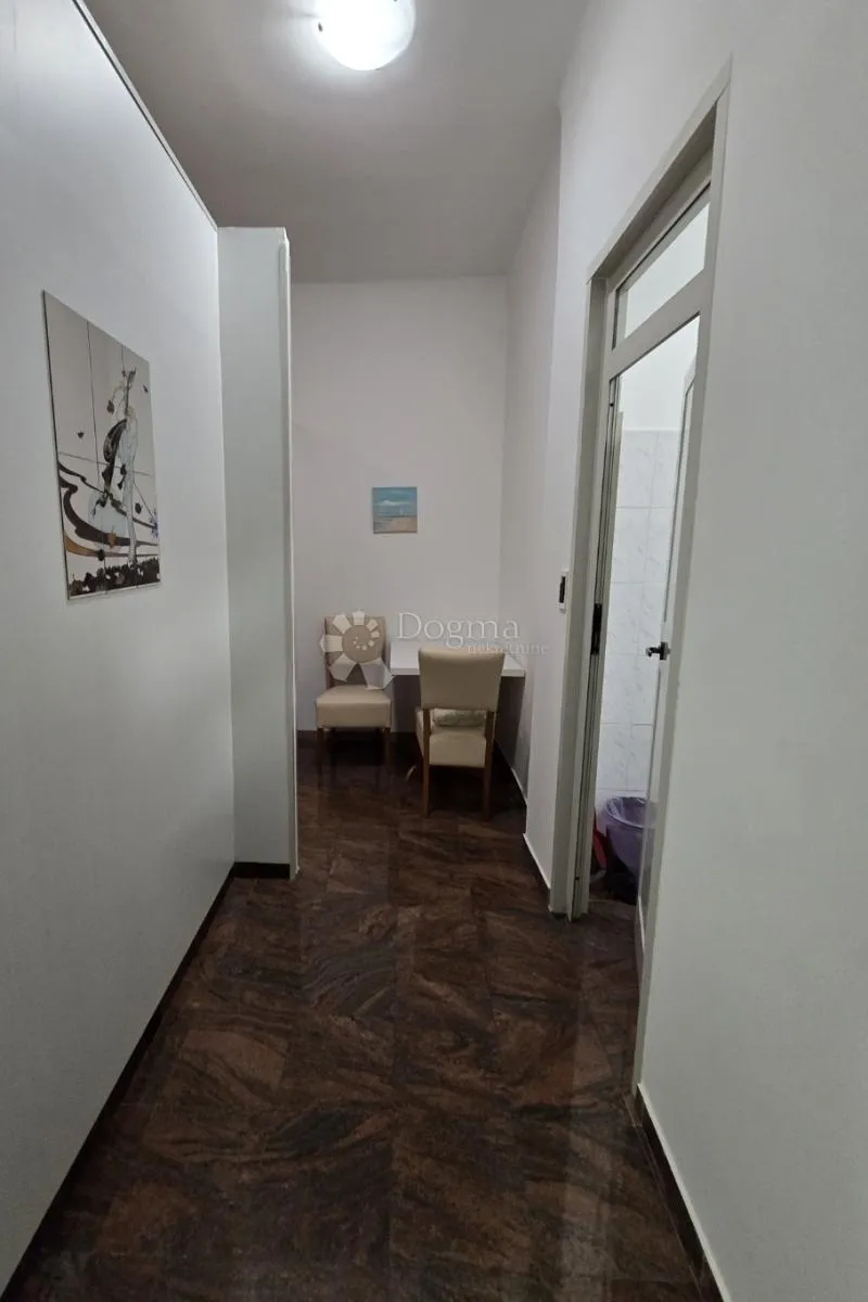 centar grada- stan za 1 osobu - slika 3
