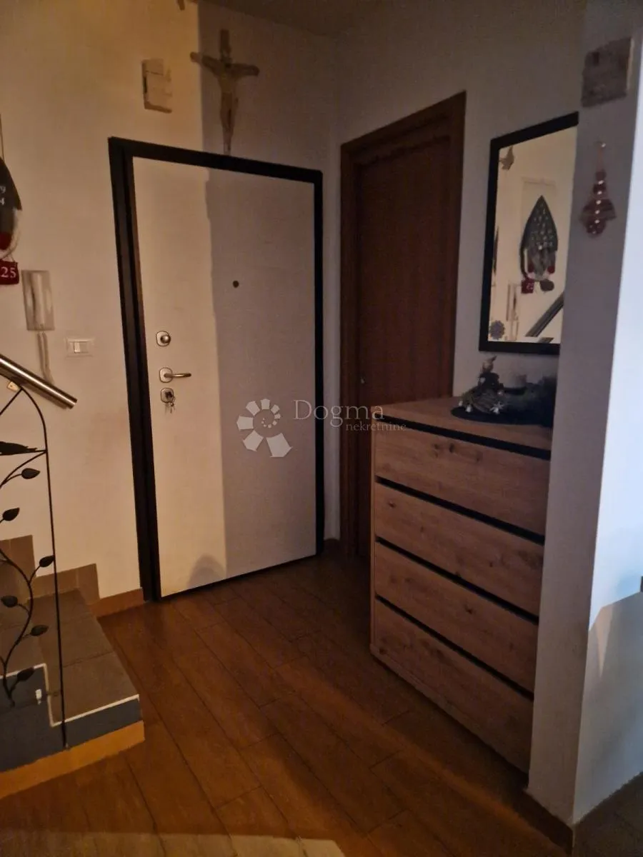 škurinje odličan dvoetažni stan 3s+db - slika 13