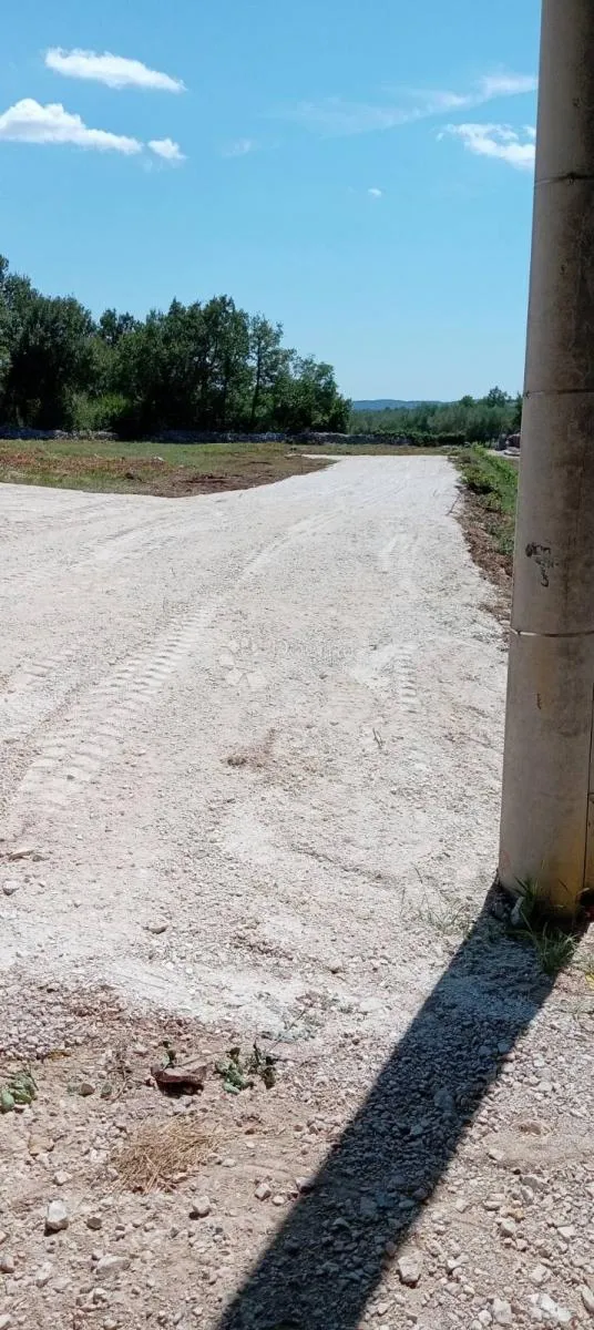 kanfanar - građevinsko 522m s udiom u pristupnom putu - slika 4