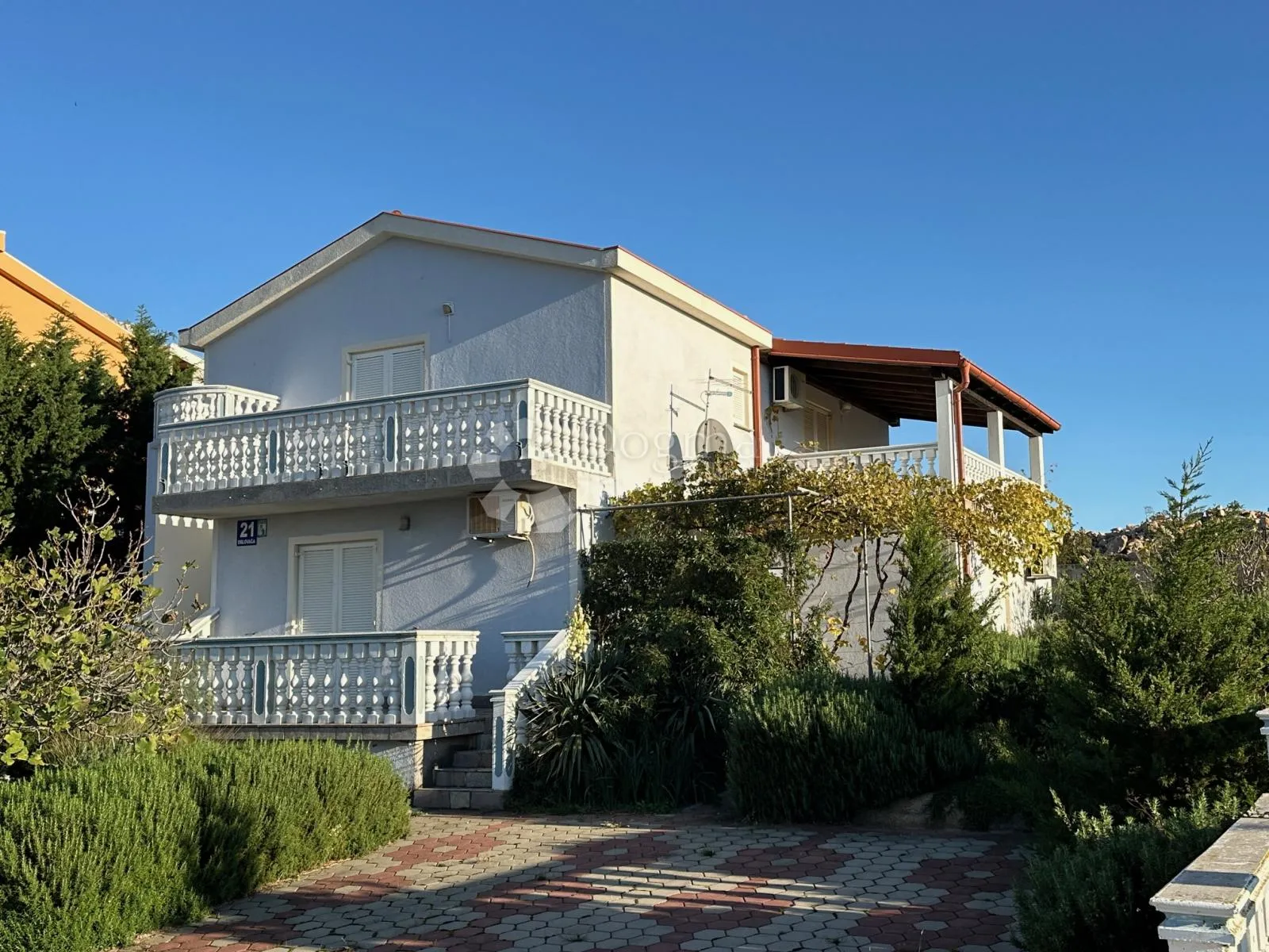 cesarica kuća novije gradnje sa 4 apartmana - slika 7