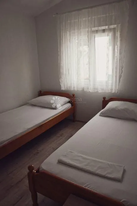 kuća 100 metara od mora - prilika! - slika 10