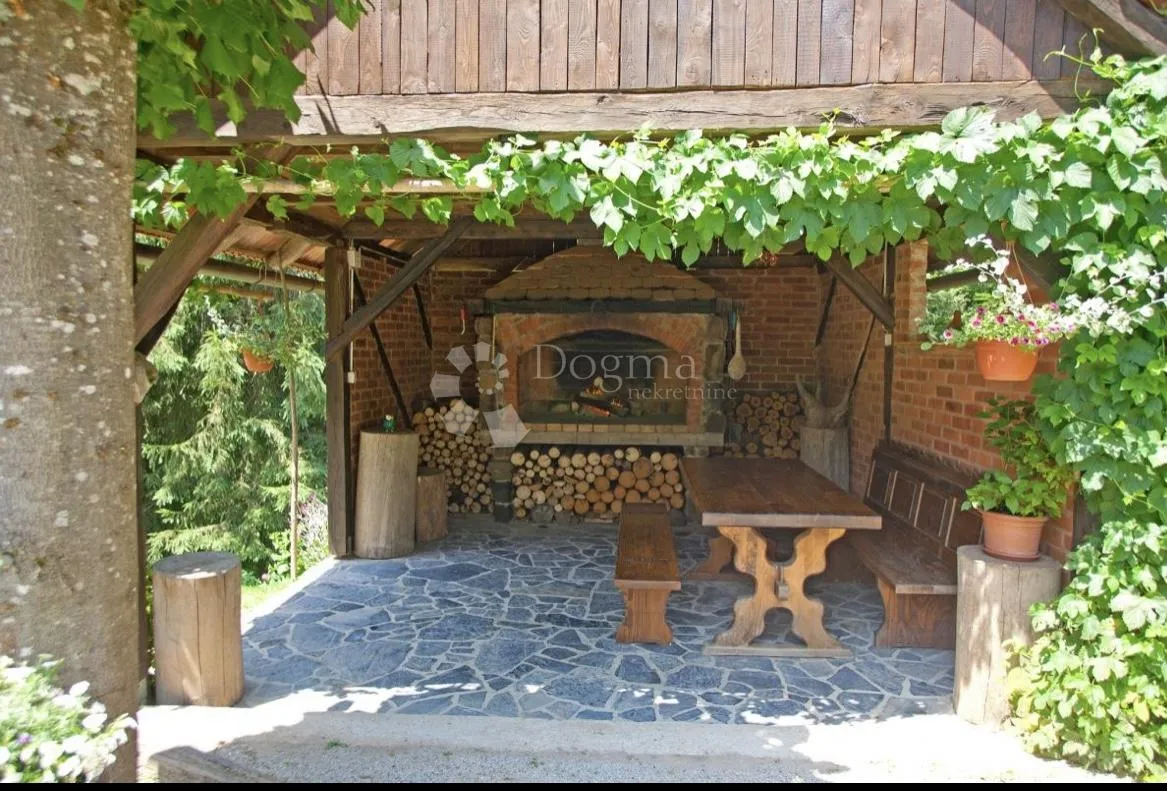 unikatna drvena kuća u skradu - slika 4