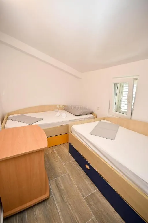 kuća s bazenom 70 metara od plaže - slika 34