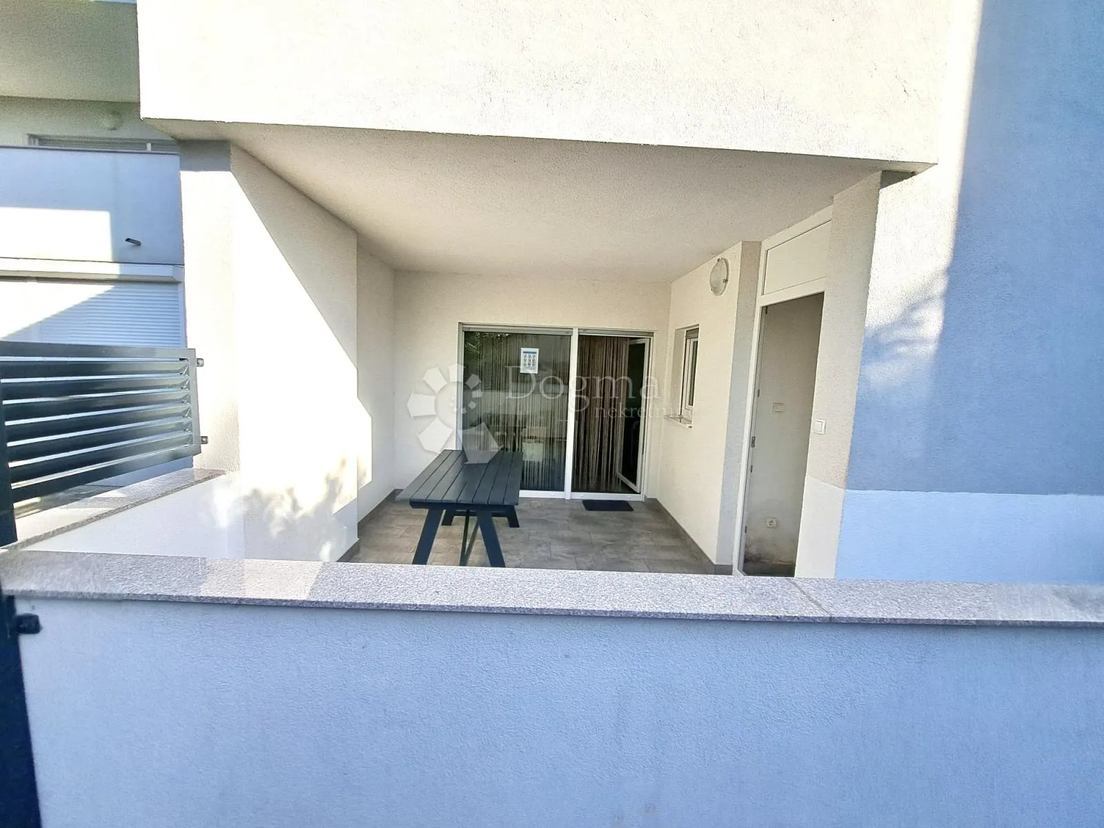 impresivni stan s dvije terase, jacuzzijem i parkirnim mjestom - slika 4