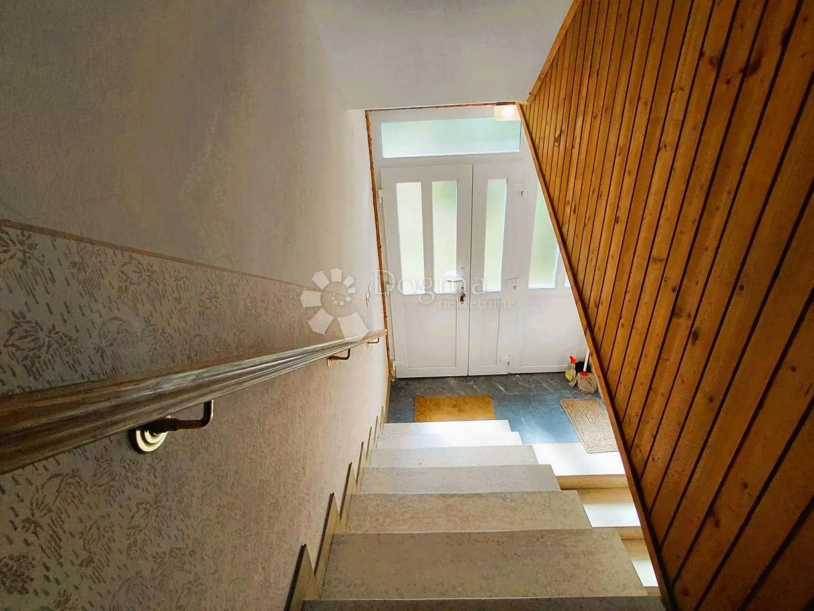 kuća 360m2 s građevinskim zemljištem donje ladanje - slika 12