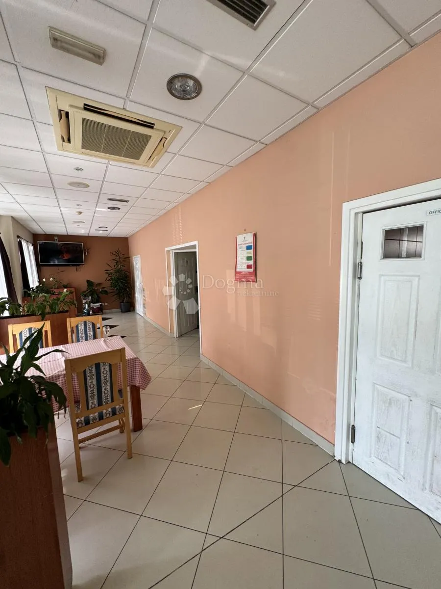 uhodan restoran + veliki parking - slika 5