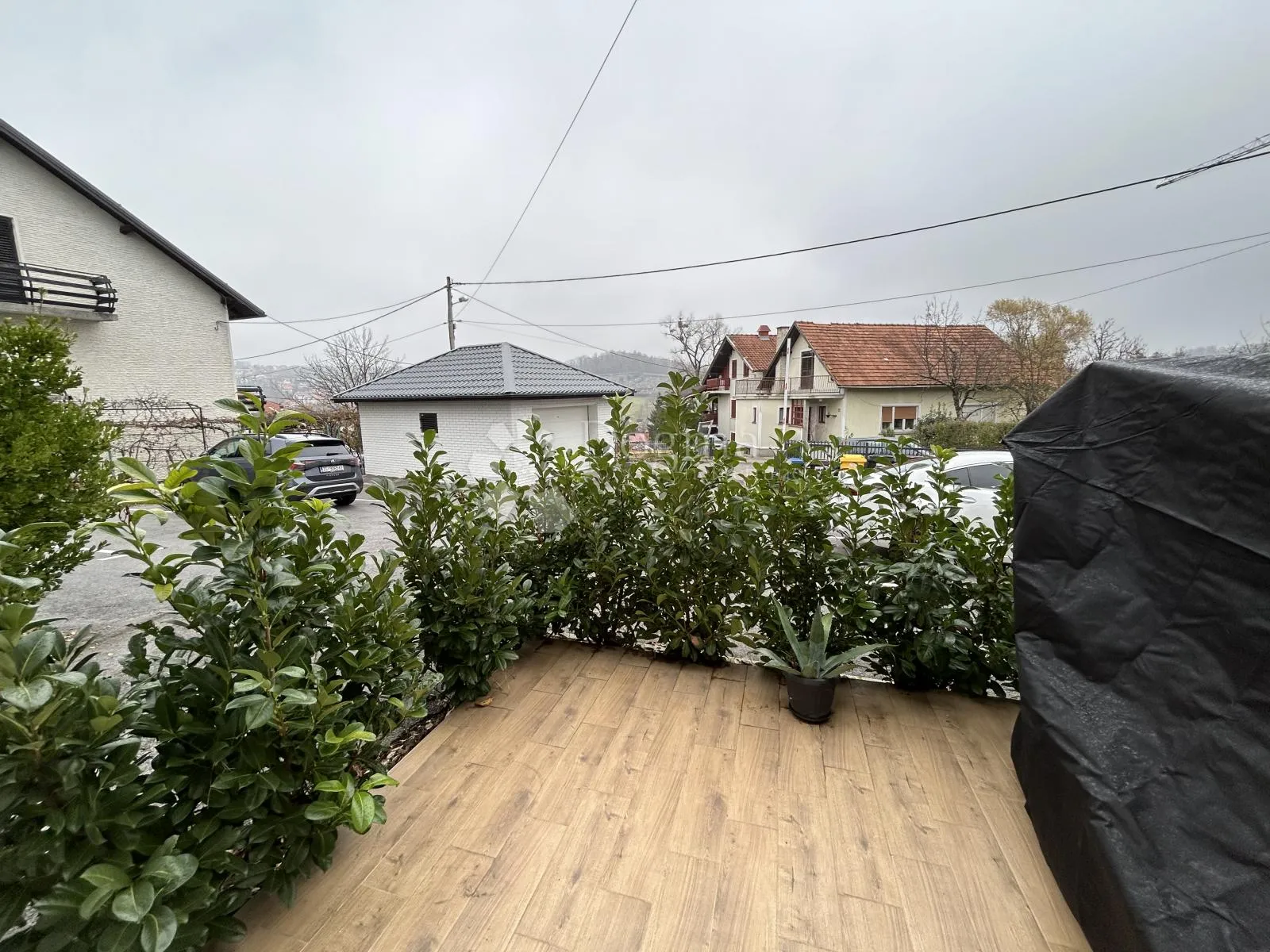 dvosoban stan s vrtom, terasom i 2 vanjska parking mjesta - slika 3