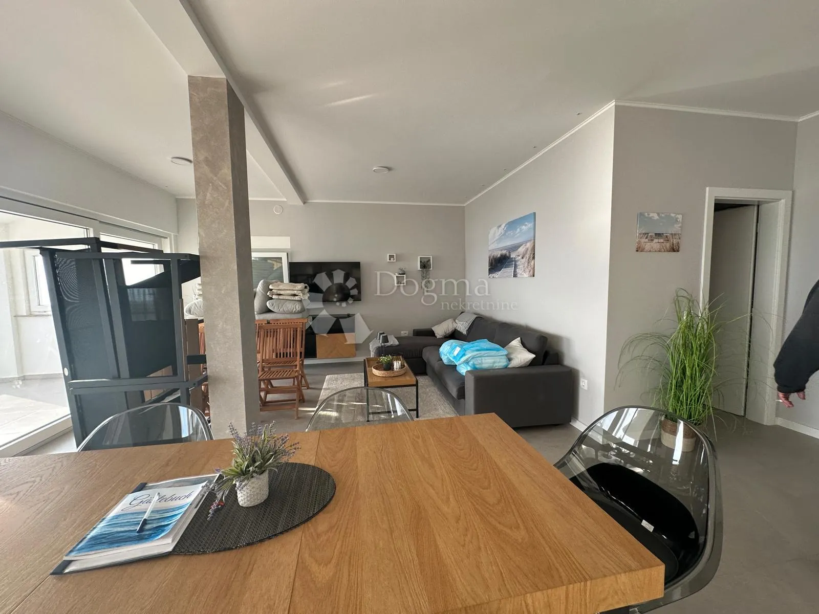 vir prodaje se apartman na atraktivnoj plaži 10 m od mora - slika 13