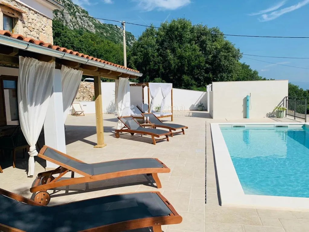 kamena vila s bazenom bribir - slika 9