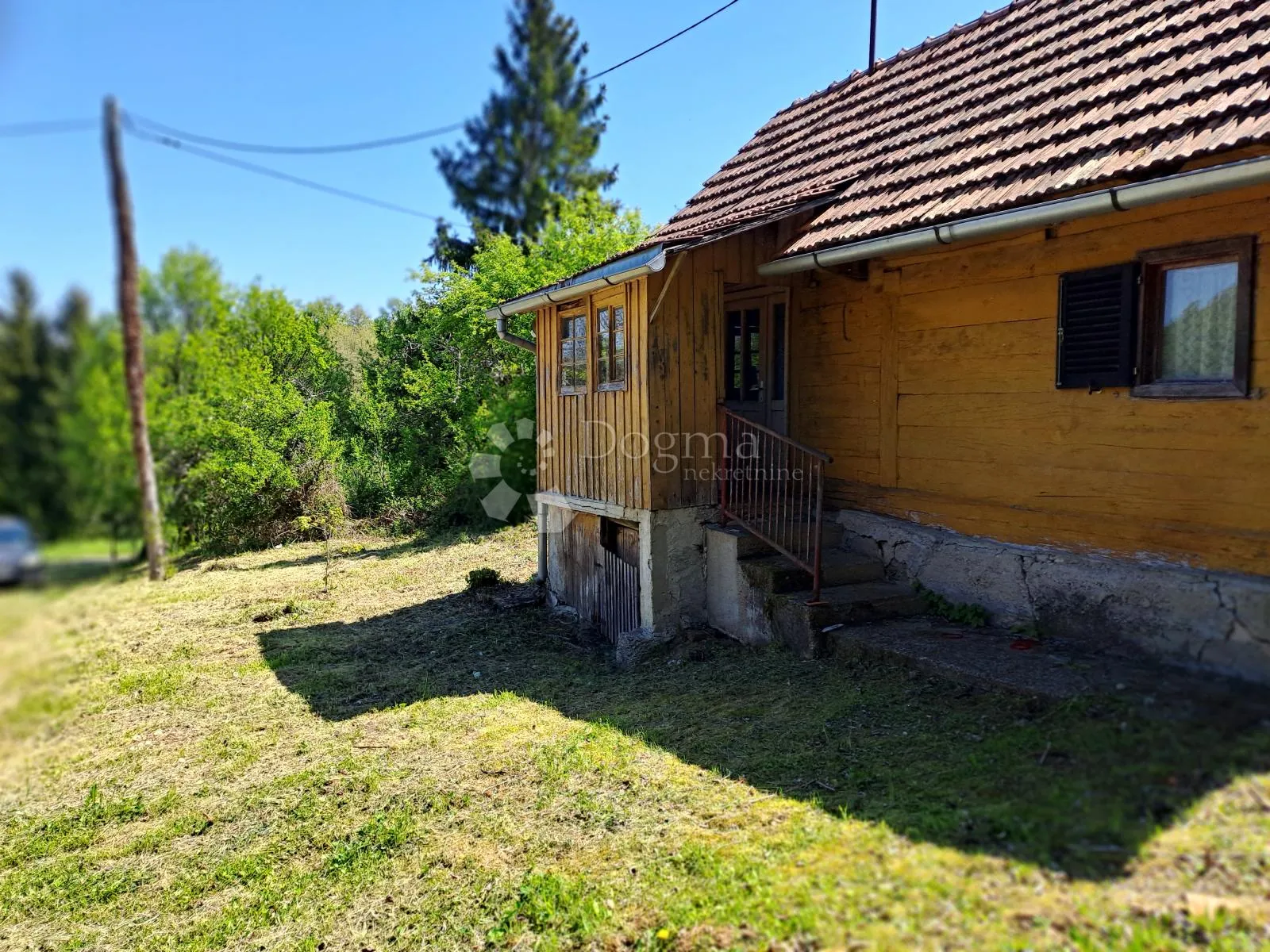 Vikendica na selu s priključkom struje - Golinja, Gvozd