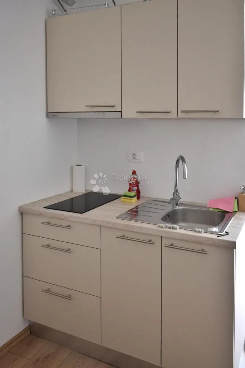 prilika - dva stana + kategorizirani studio apartman! - slika 10
