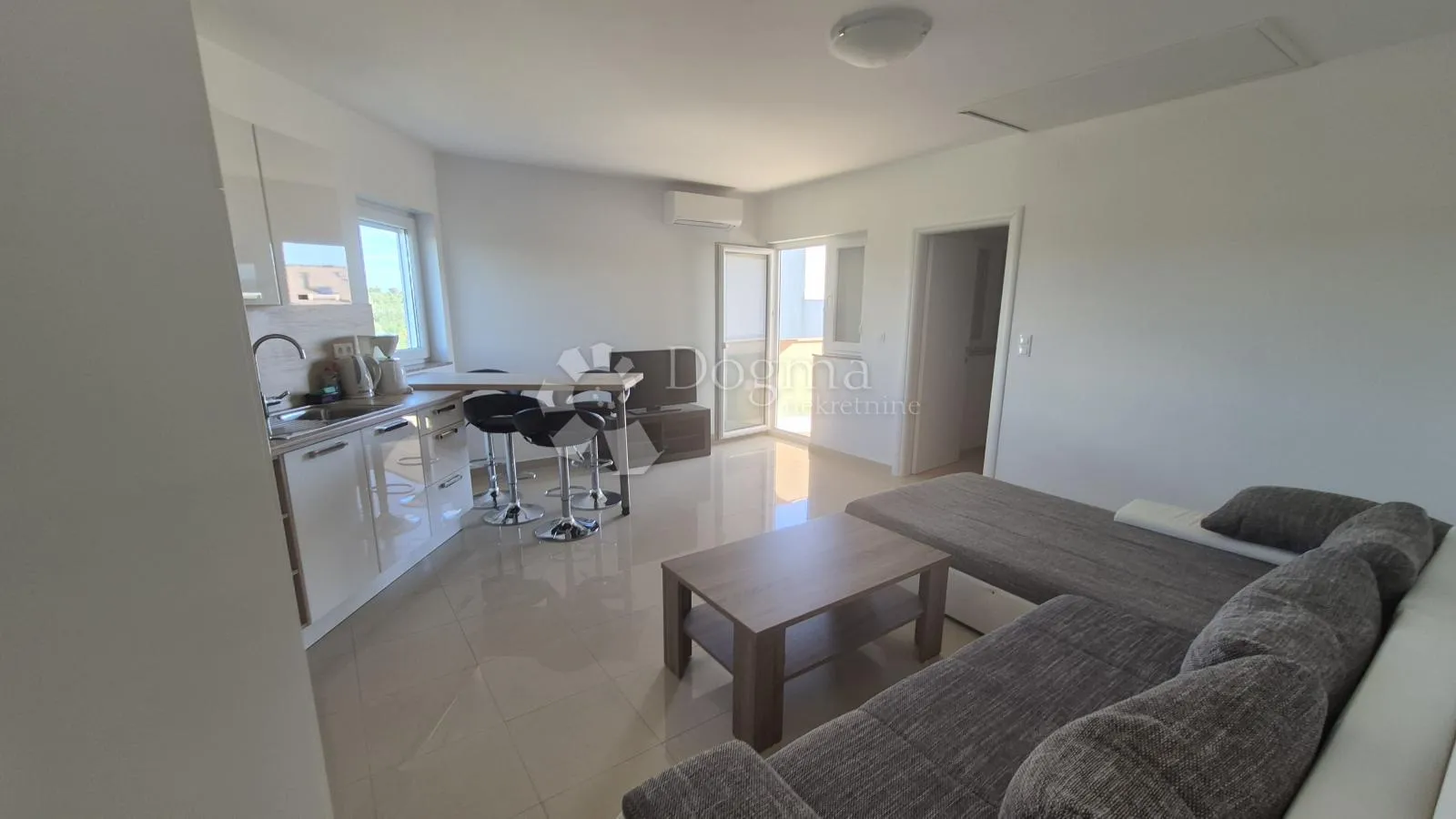 stan 2sb+dn na 2. katu u peroju, površine 76 m2 - slika 1