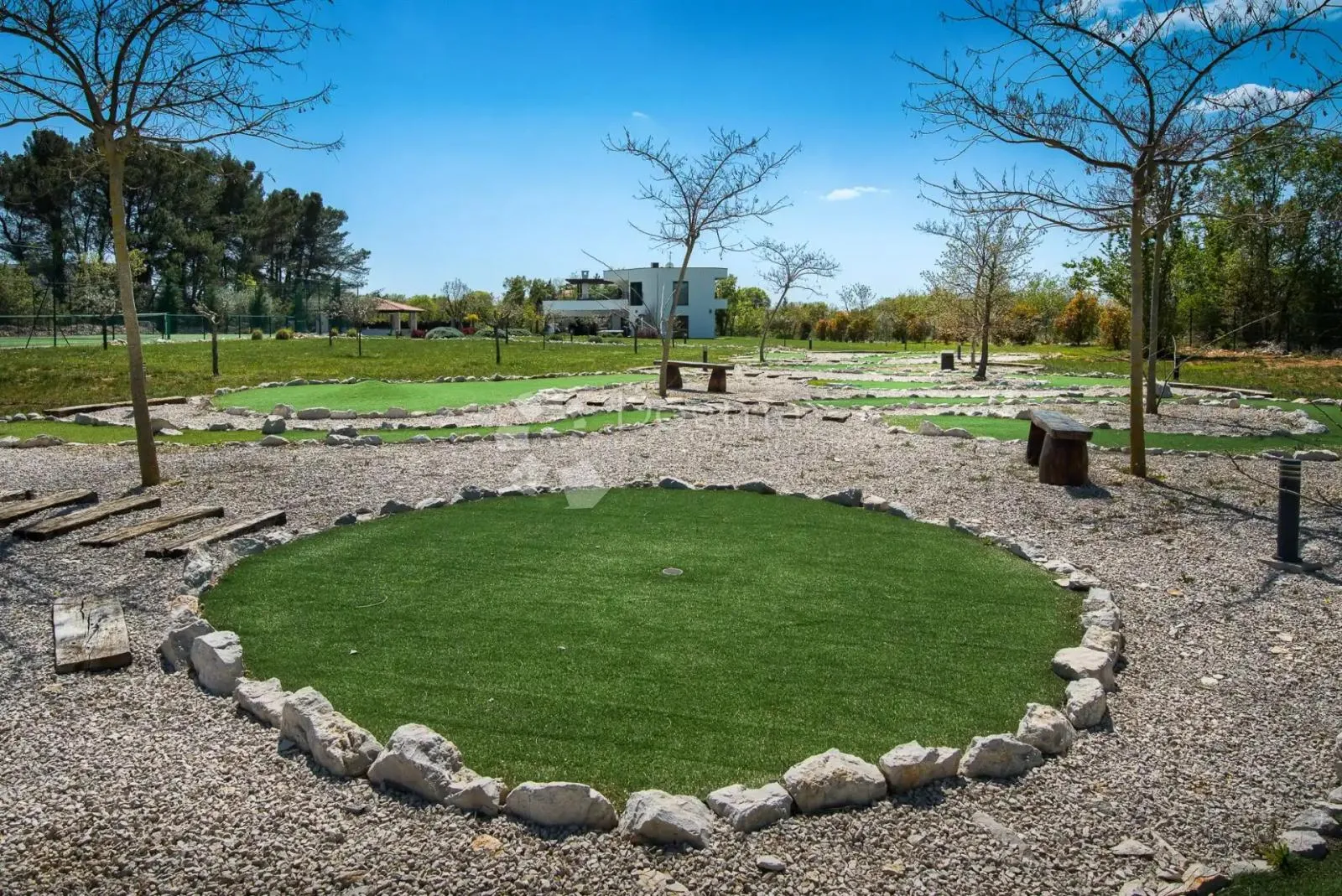 jedinstvena vila na osami sa teniskim i golf terenom - slika 20