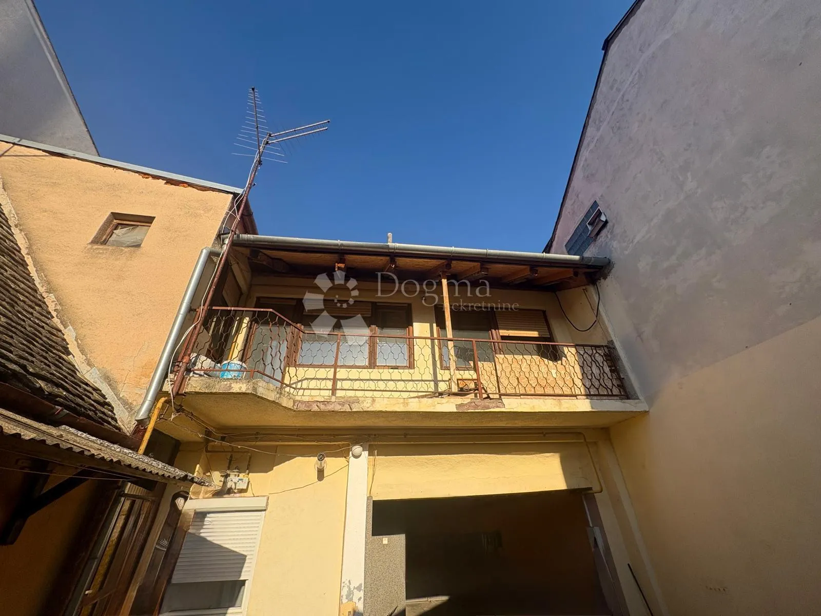 roh-bau potencijal u centru – 108 m² + dvorište - slika 2