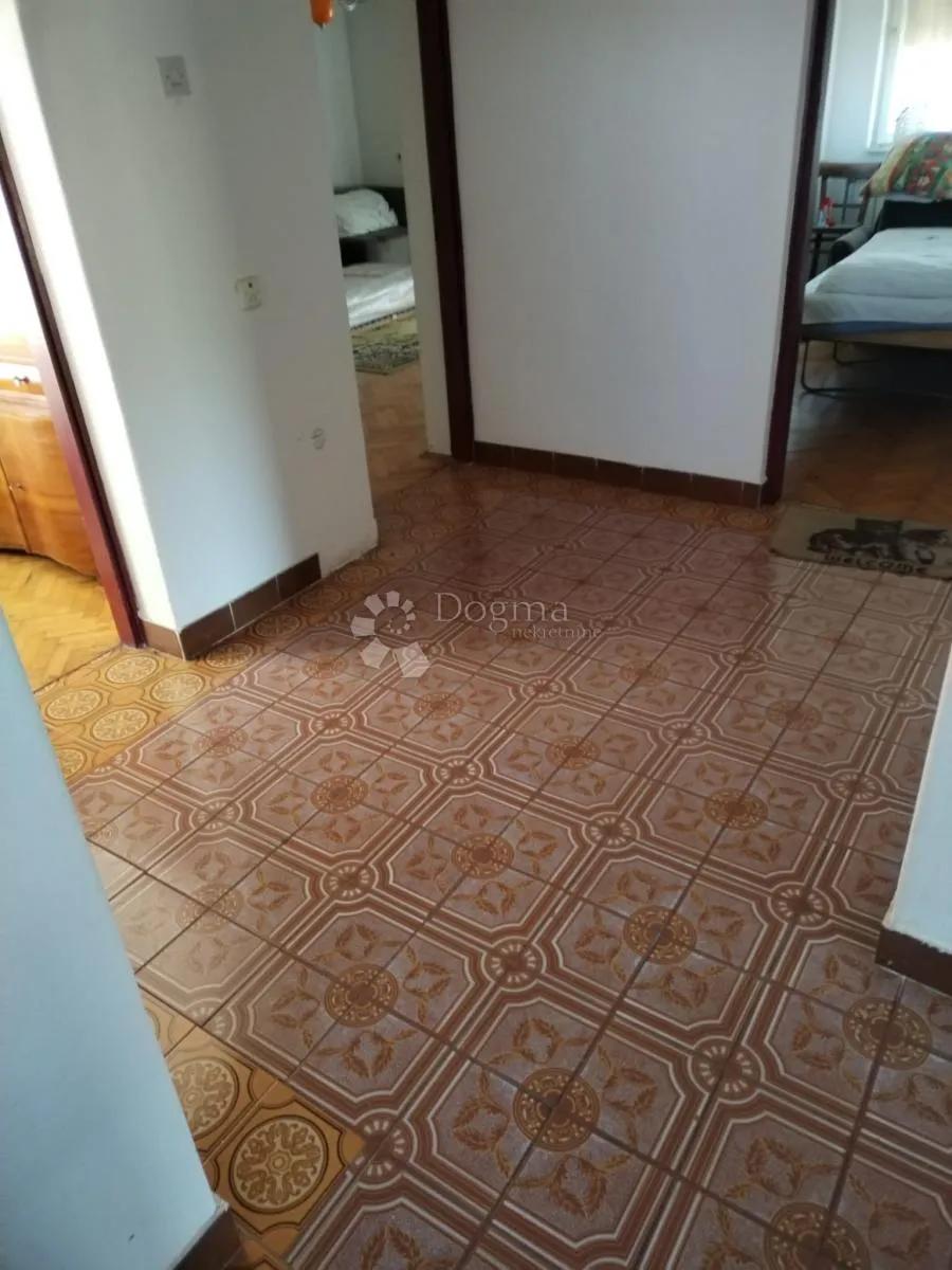 kuća sa zemljištem na prodaju - odmah useljiva ! - slika 14
