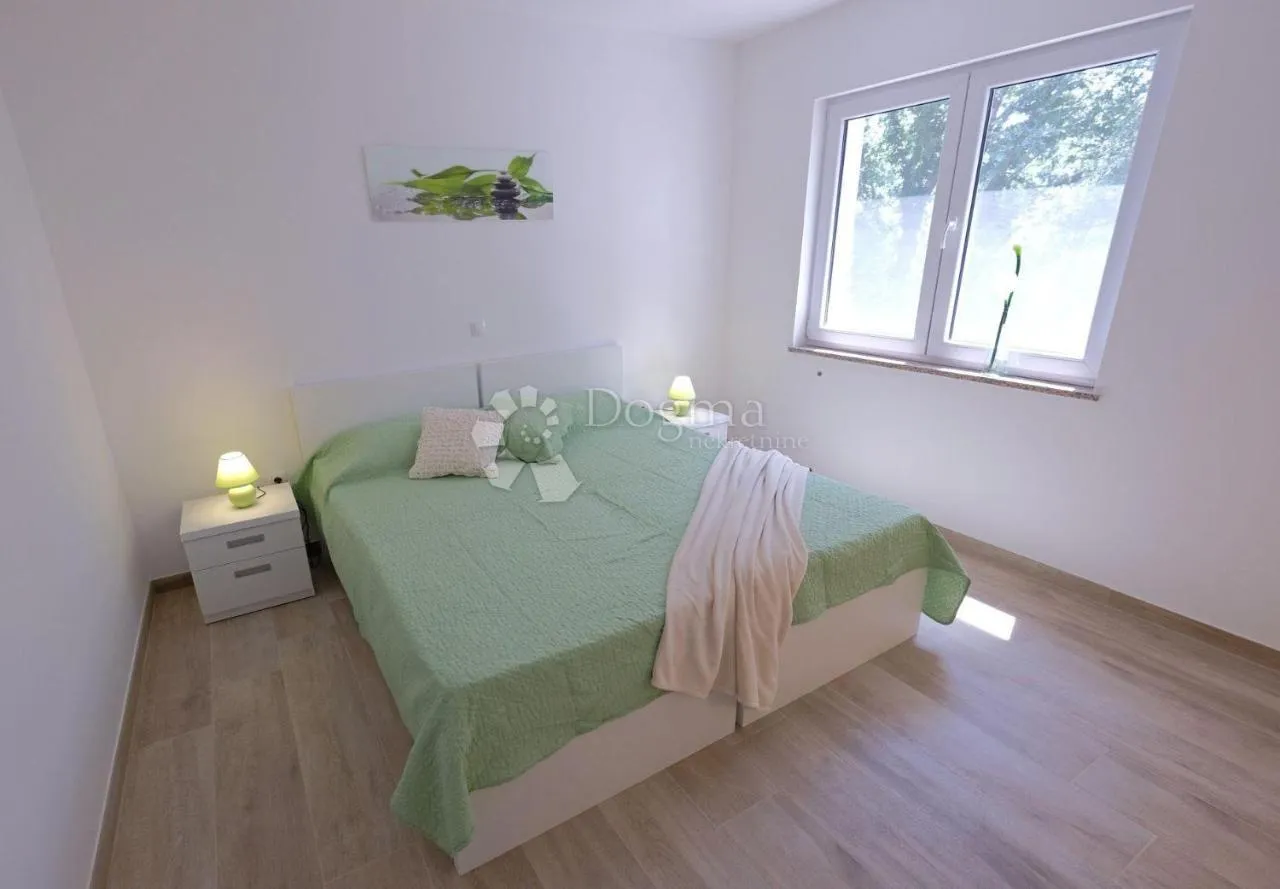 lijepa samostojeća kuća s bazenom na mirnoj lokaciji - slika 25