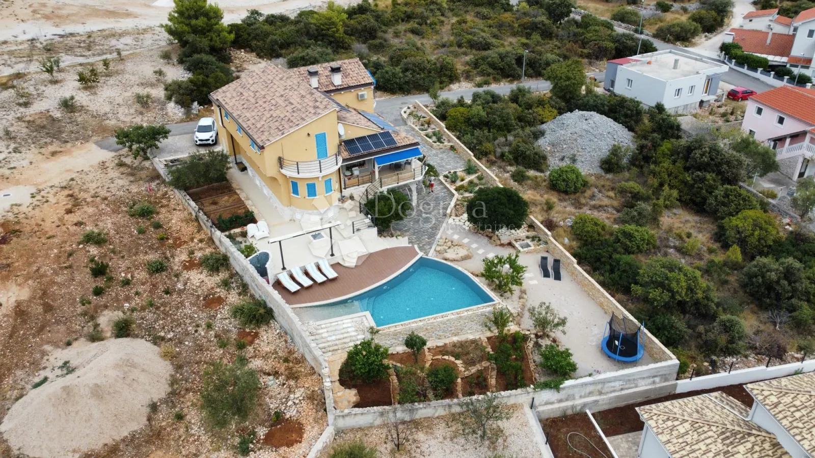 brodarica- mediteranska villa s bazenom i pogledom - slika 2
