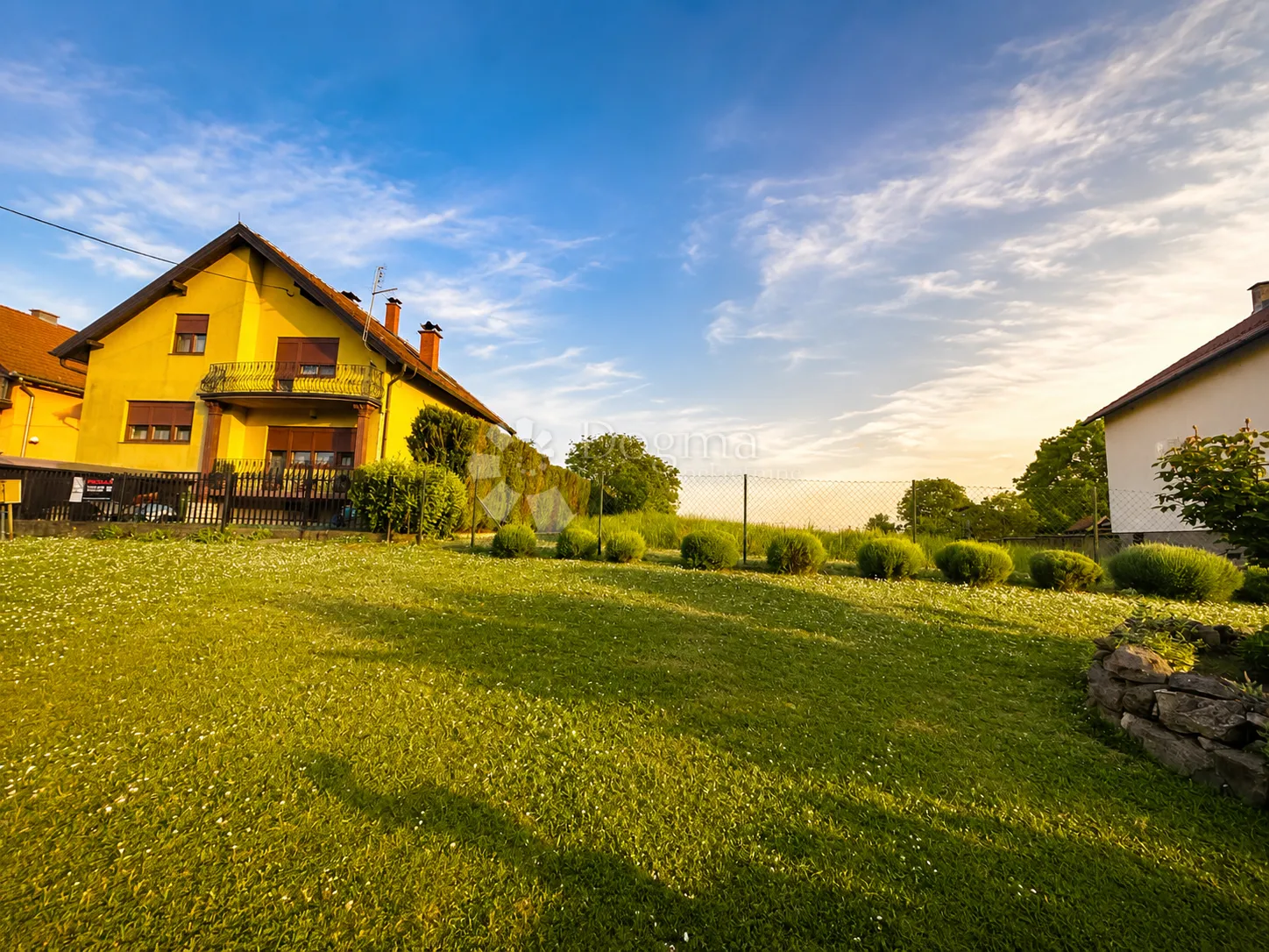 velika uređena kuća + okućnica – useljivo odmah - slika 15