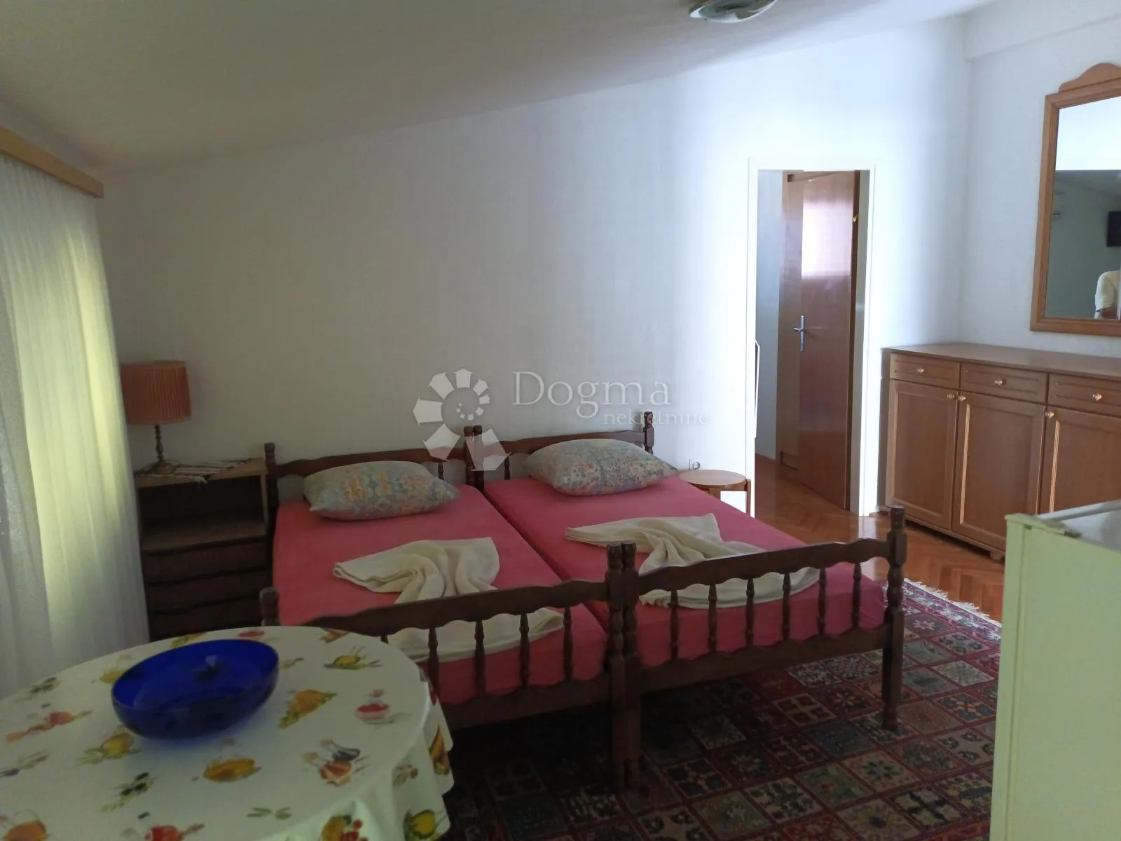 vodice prekrasna kuća sa 9 apartmana 100 metara od mora - slika 23
