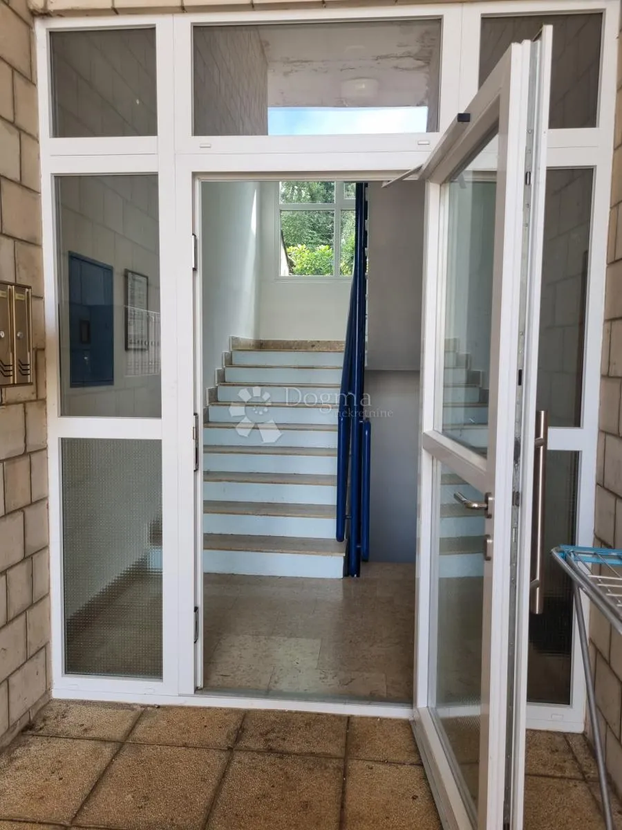 stan u centru njivica, krk - slika 2