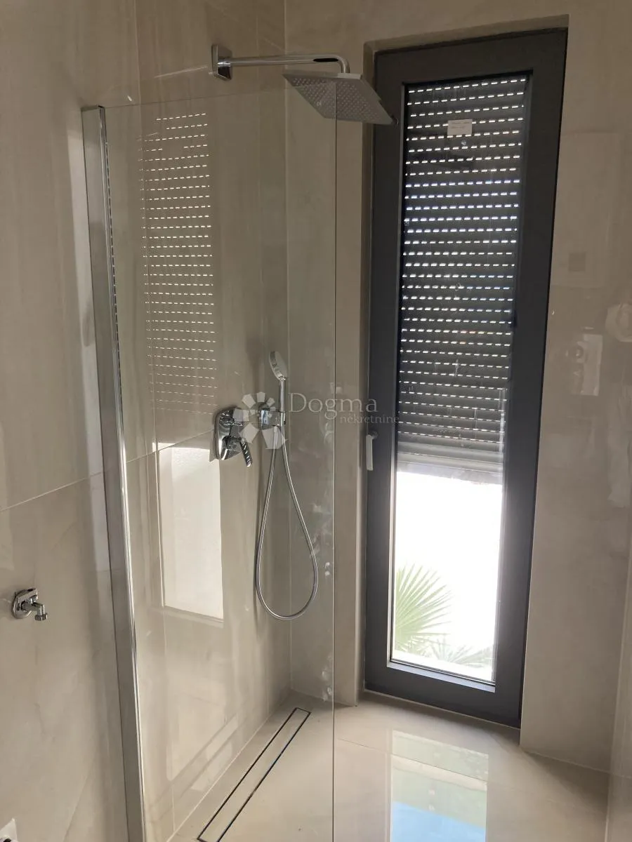 luksuzni apartman uz more a3 - slika 10