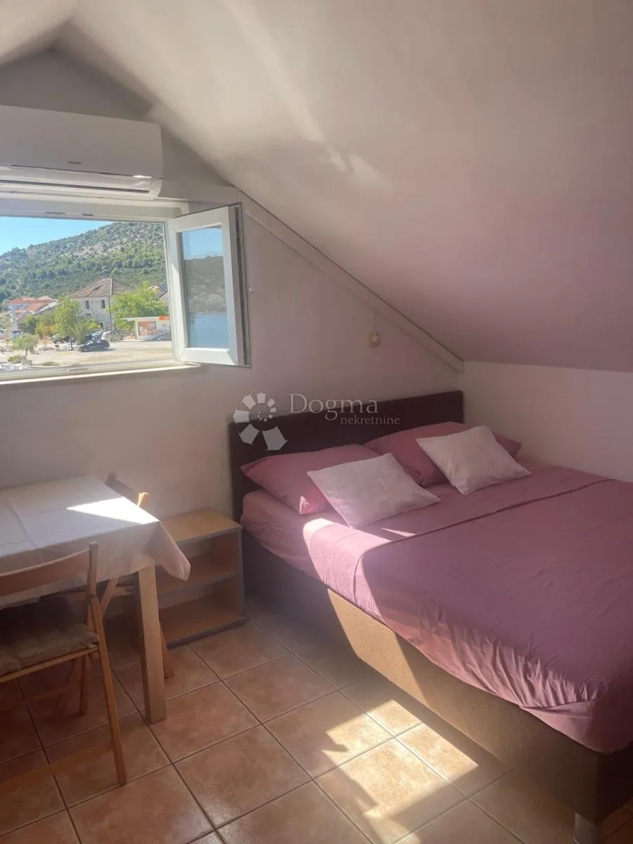 kuća s 3 apartmana i poslovnim prostorom vinišće - slika 10