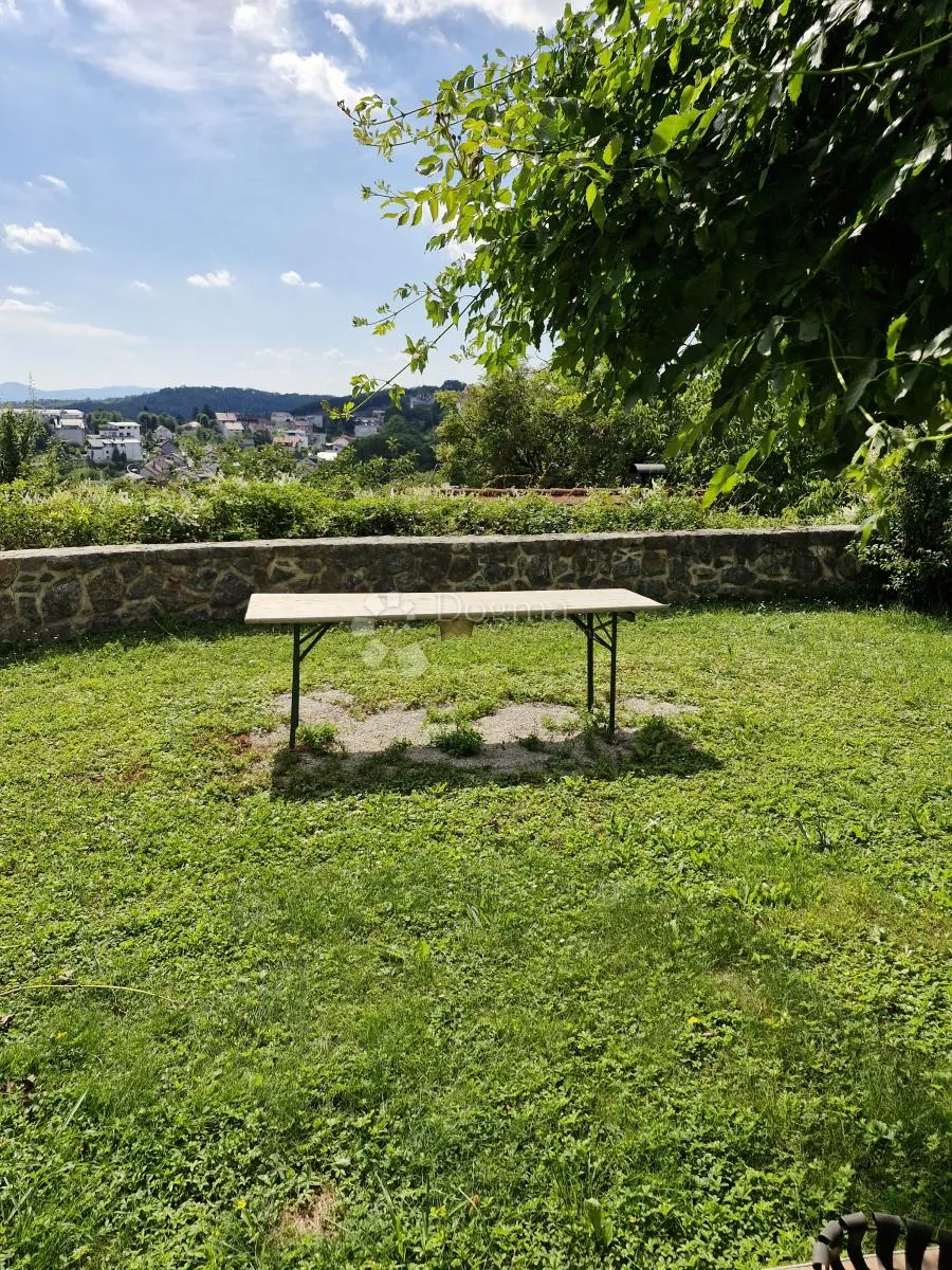 vila na vrhovcu, 2 parkinga, vrt - slika 24
